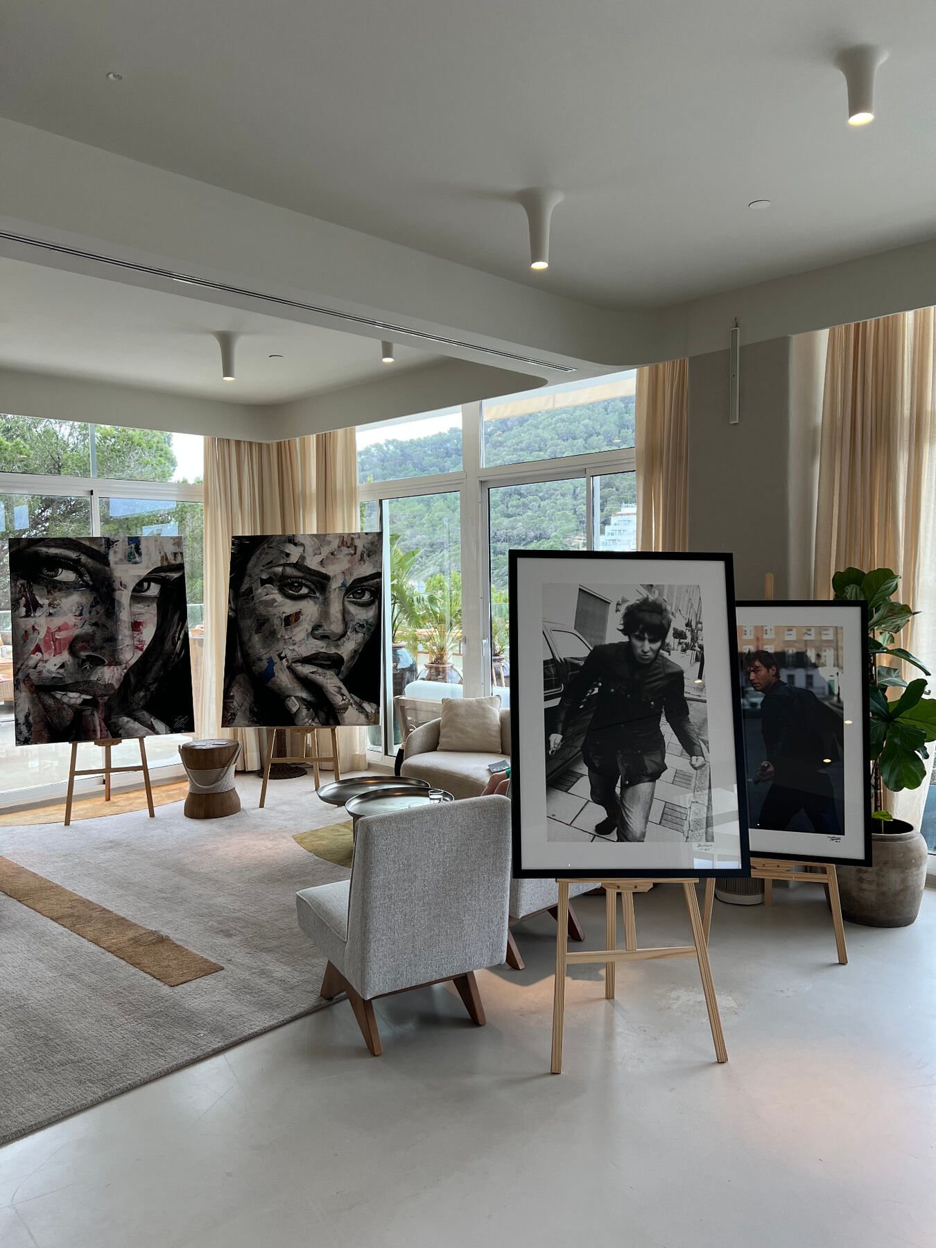 Portraits and reportage prints in the lounge.