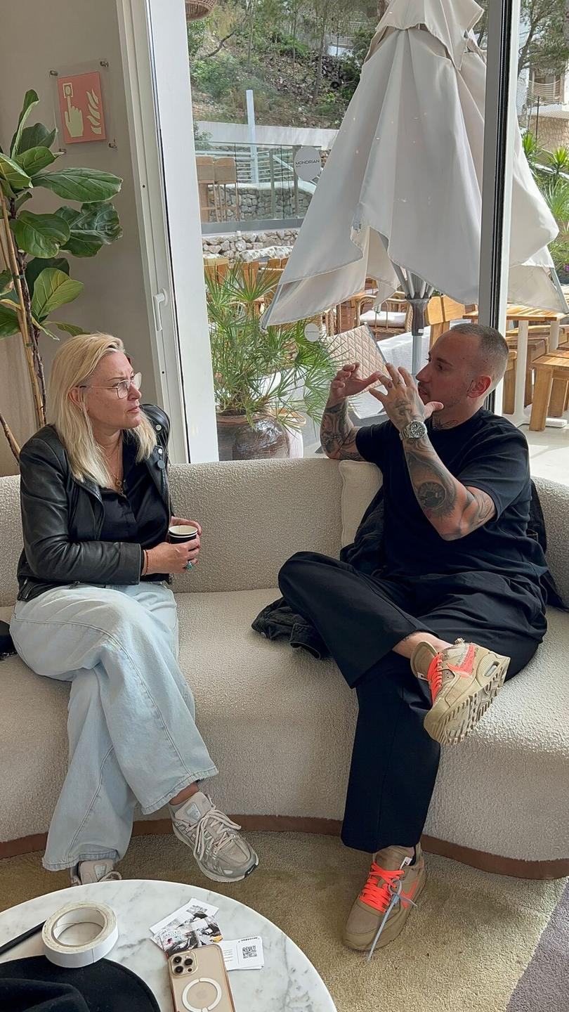 Behind the scenes — collector conversations on the lounge sofa.